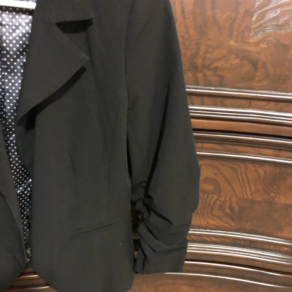 Blazer - Picture 4 of 6